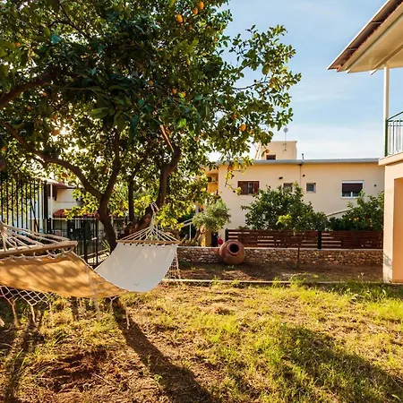 Beachfront Garden Retreat-Fully Equipped Cozy Home Apartment *