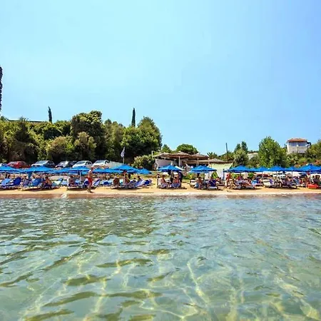 Beachfront Garden Retreat-Fully Equipped Cozy Home Kalamata