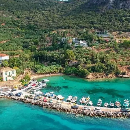 Beachfront Garden Retreat-Fully Equipped Cozy Home * Kalamata