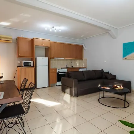 Beachfront Garden Retreat-Fully Equipped Cozy Home Apartment *